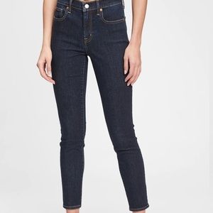Gap True Skinny Jeans size 6/28 L